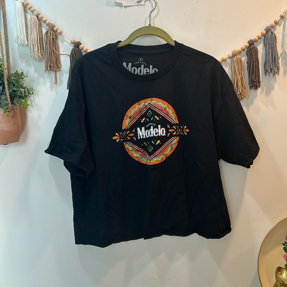 Modelo fiesta oversized crop top